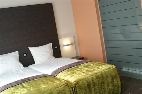 Le Merceny Motel Bastogne Ngoại thất bức ảnh